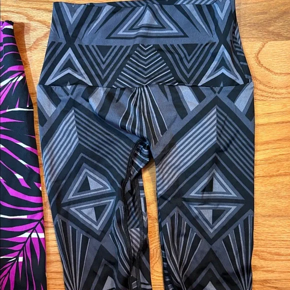 K-DEER Leggings - Black and Pink, Black and Gray Patterns - Picture 3 of 5